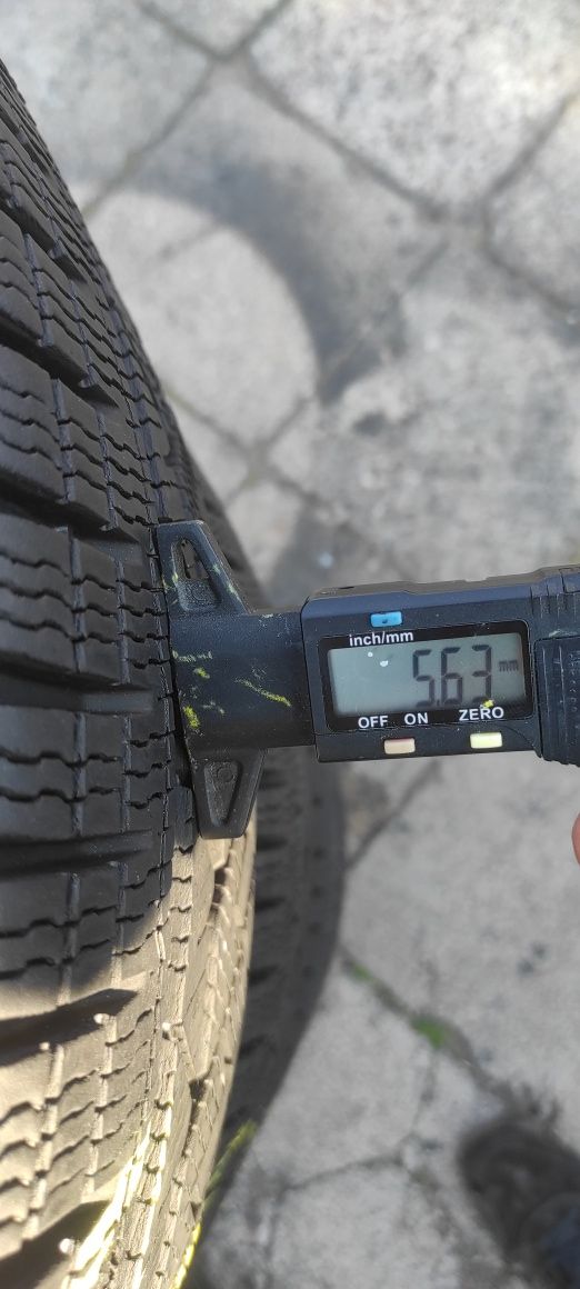 68 Opony Zimowe MICHELIN 235/50/17 Bardzo Ładne
