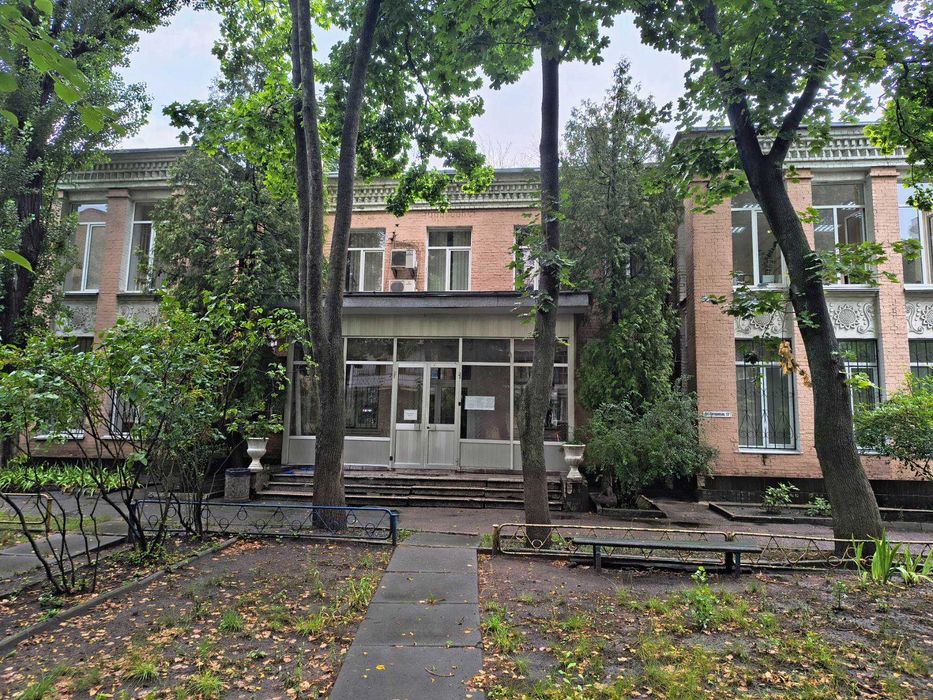 Оренда офісної будівлі 600 м. кв. в центрі міста, вул. Лютеранська, 13