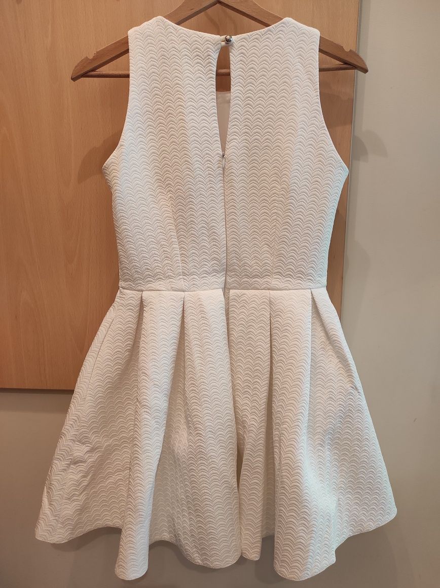 Biała, jasna sukienka EMO