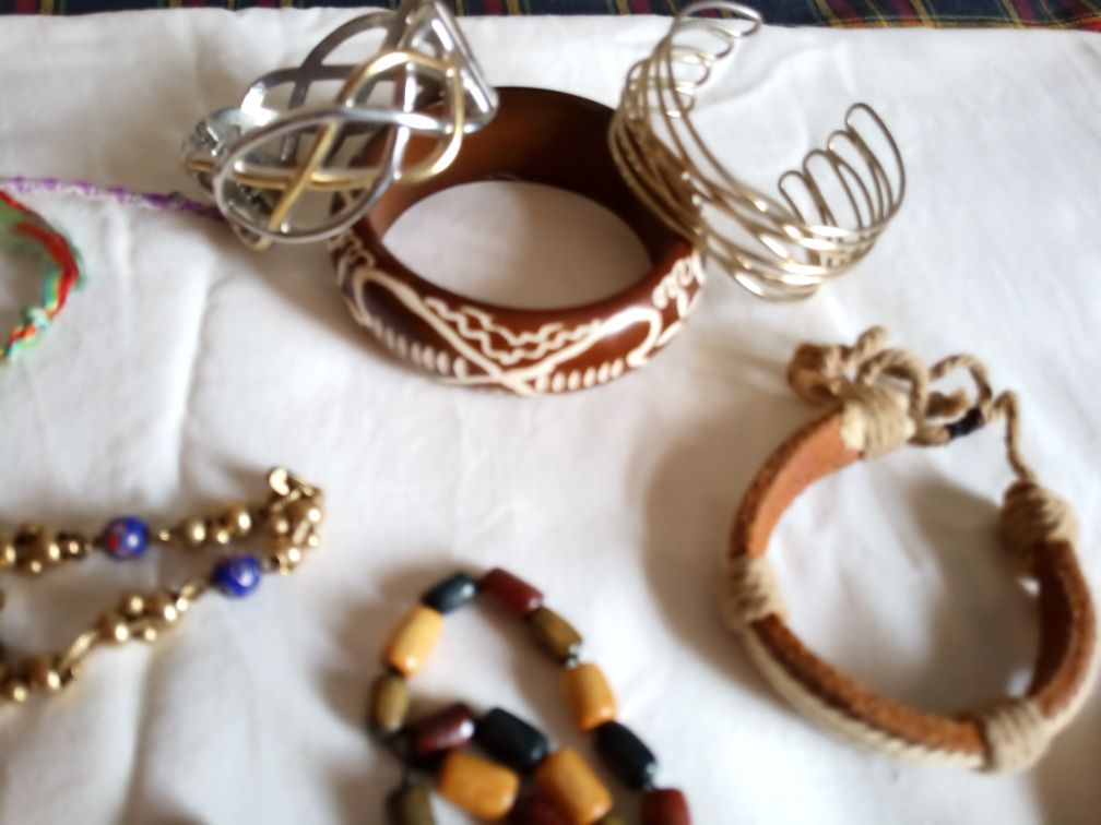 Conjunto de pulseiras e brincos
