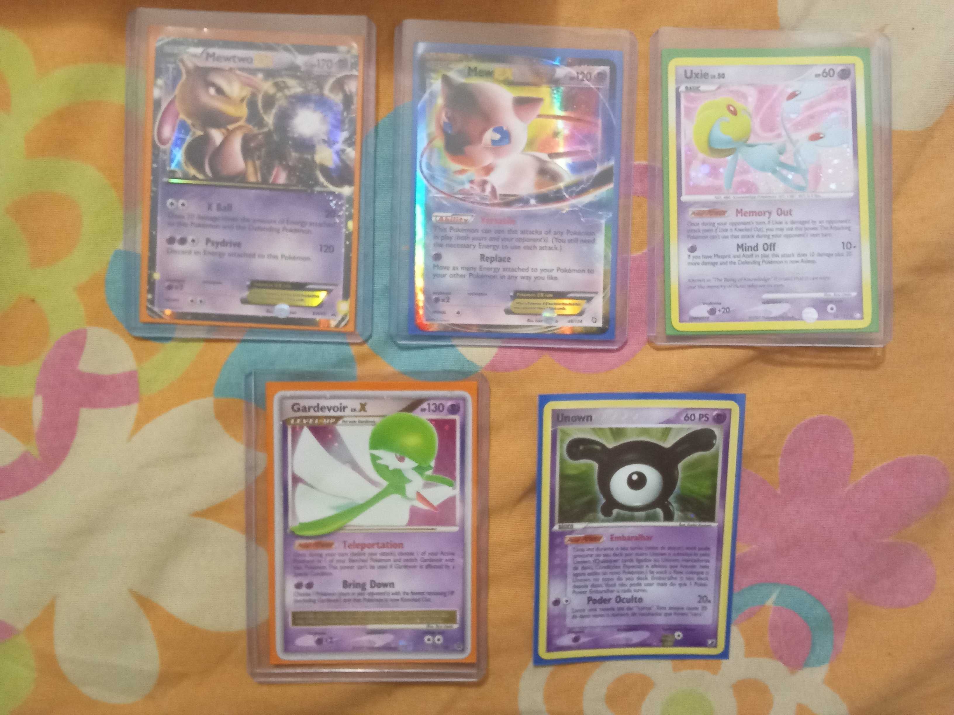 Conjunto de cartas de pokemon