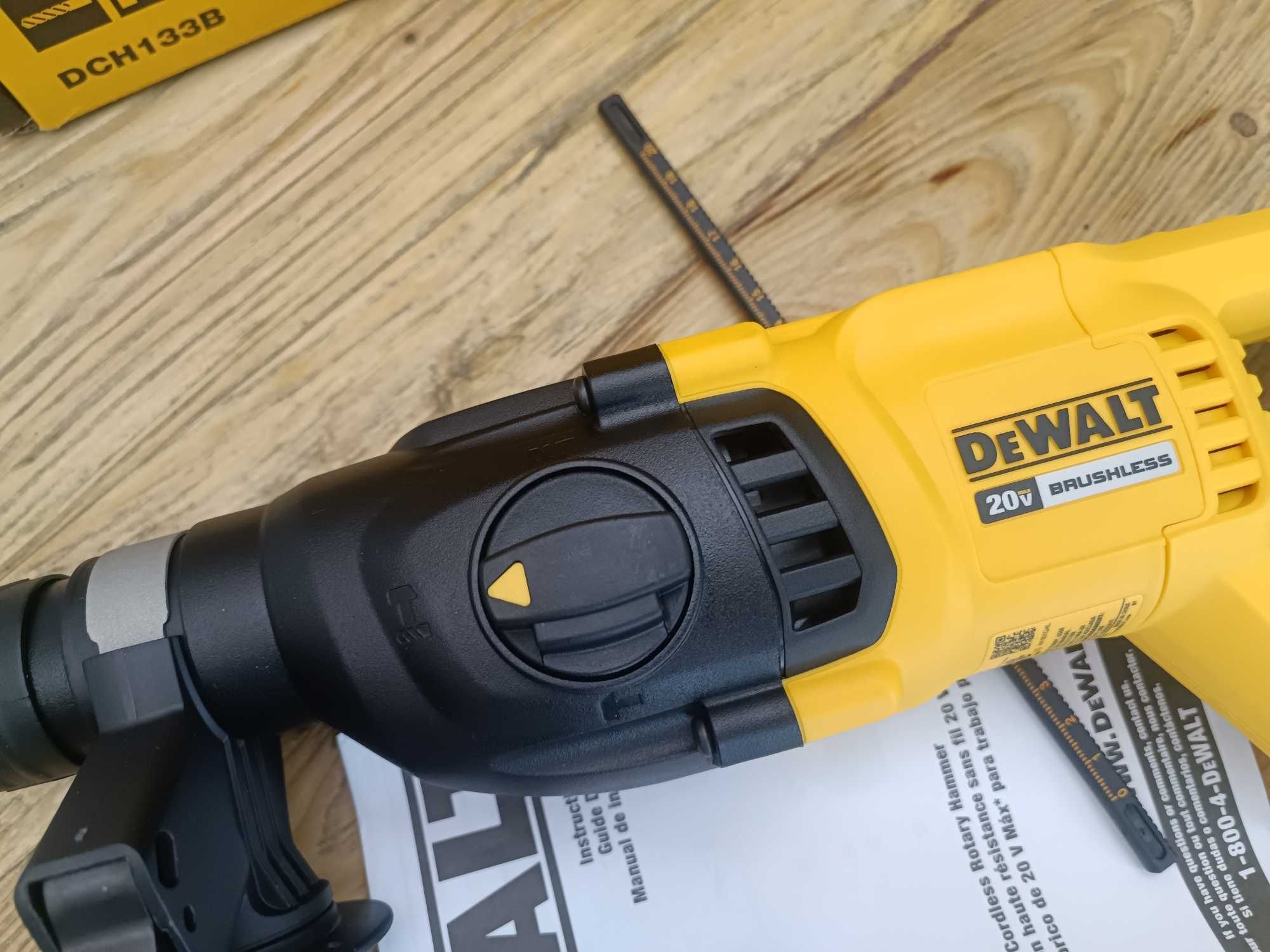 Безщітковий акумуляторний перфоратор DeWalt DCH133 з США Орігинал