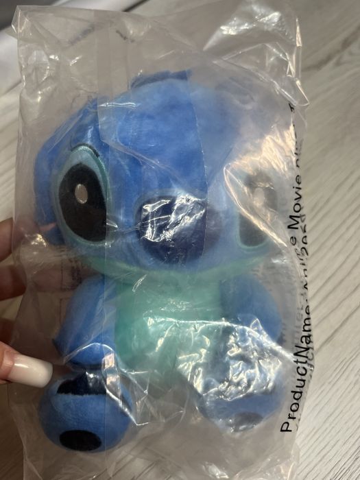 в продажі розовий та синій стіч