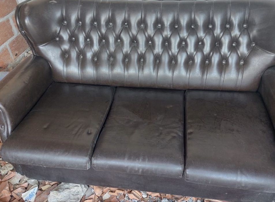 Vende-se sofá cama em napa castanha