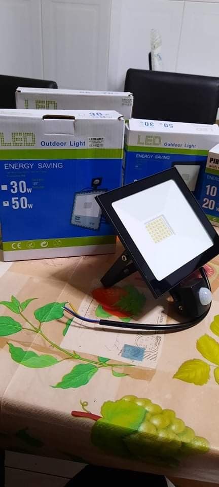 Foco projetor 20w/50w 220v com sensor movimento 6500k luz branca