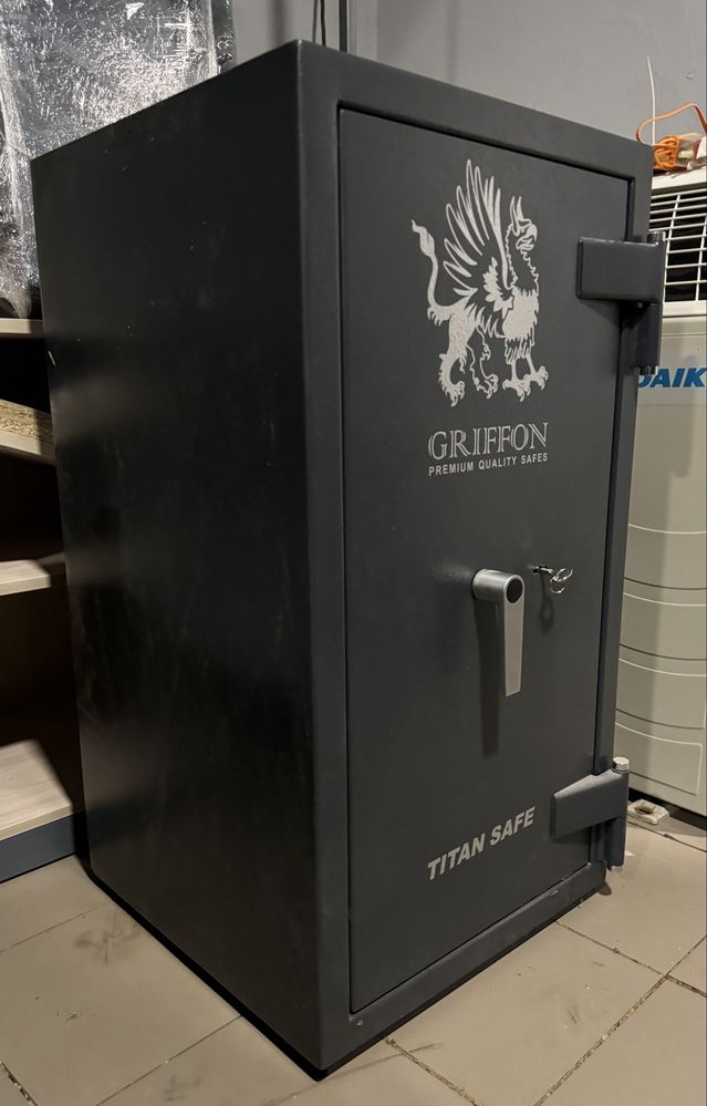 Сейф Griffon Взломостойкий