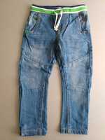 Modne jeansy na gumce - 92