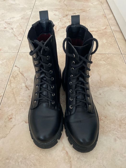 Bota preta cano médio