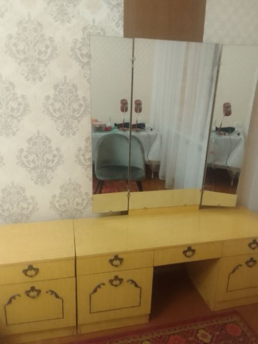 Шафа ліжко трюмо тумби