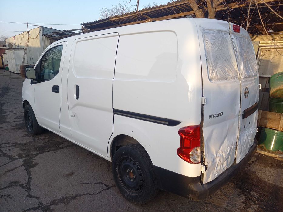 Микроавтобус грузовой Nissan NV 200