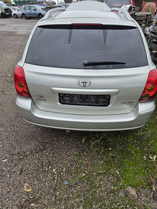 Капот двері Toyota avensis T25 2003-2009