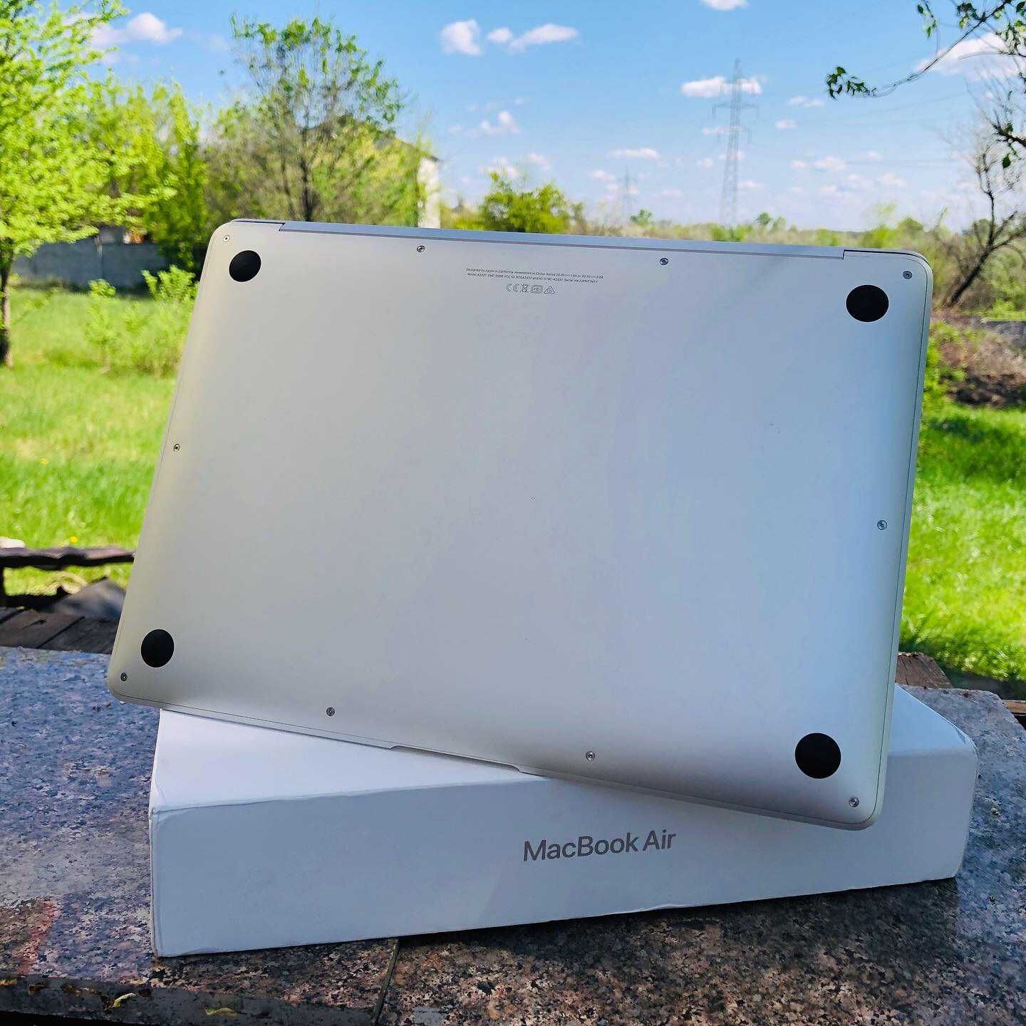Apple MacBook Air 13” 2020 M1 8/256Gb Silver. Новий, 10 циклів заряду!
