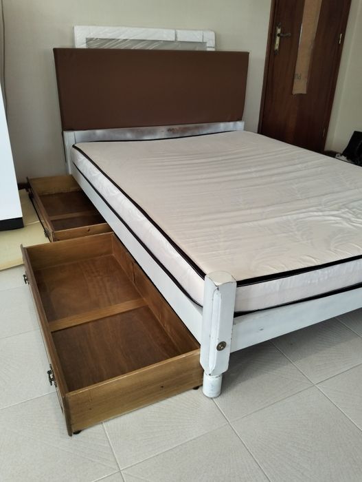 Cama de Casal (Personalizada) com Colchão 1.90x1.40