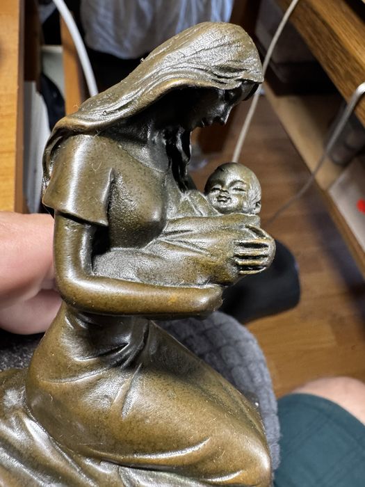 Figurka z brazu Macierzynstwo