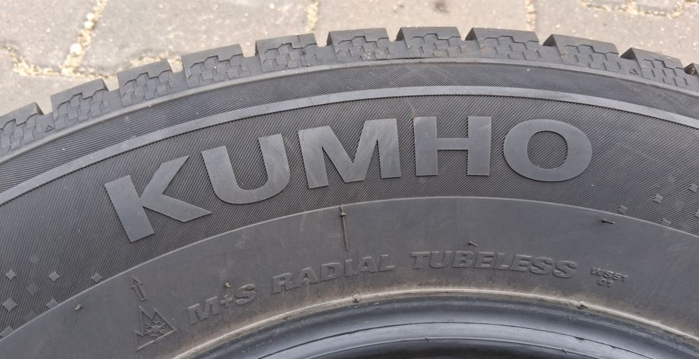 Opony zimowe 215/70 R16 100T KUMHO Wintercraft WS51 SUV