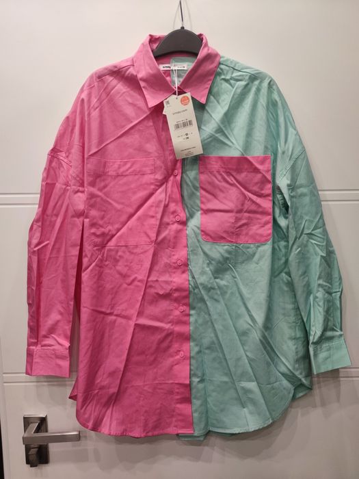 Koszula w pięknych kolorach z kontrastową kieszenią na piersi. TANIEJ!