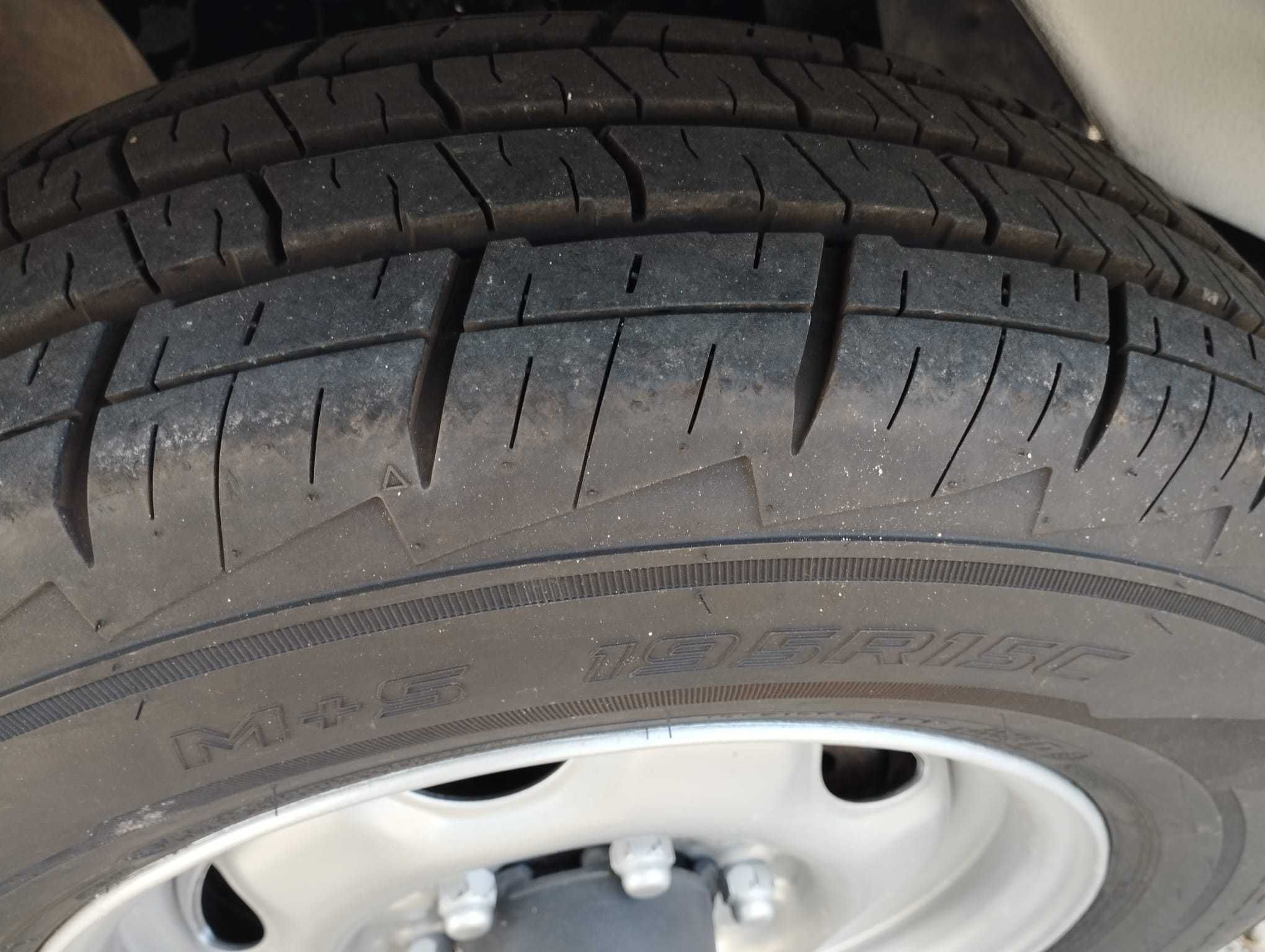 Carrinha Nissan D22 Hilux SÓ 102 MIL KMS 3 lugares ano 2002