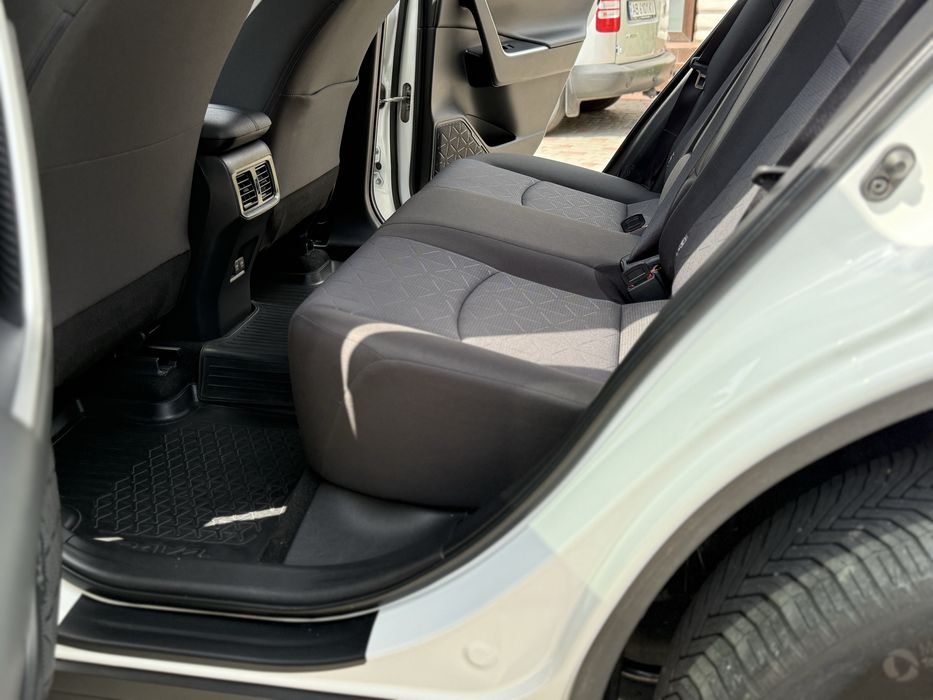 Офіційний ціленький Toyota Rav 4