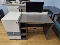 Biurko młodzieżowe z monitorem samsung 130x55