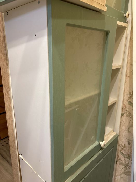 Продам верхні кухонні шафи б/у