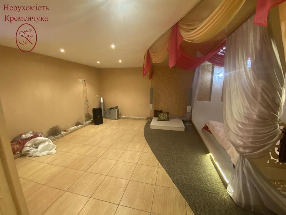 Продаж просторий та сучасний будинок комфорт-класу.