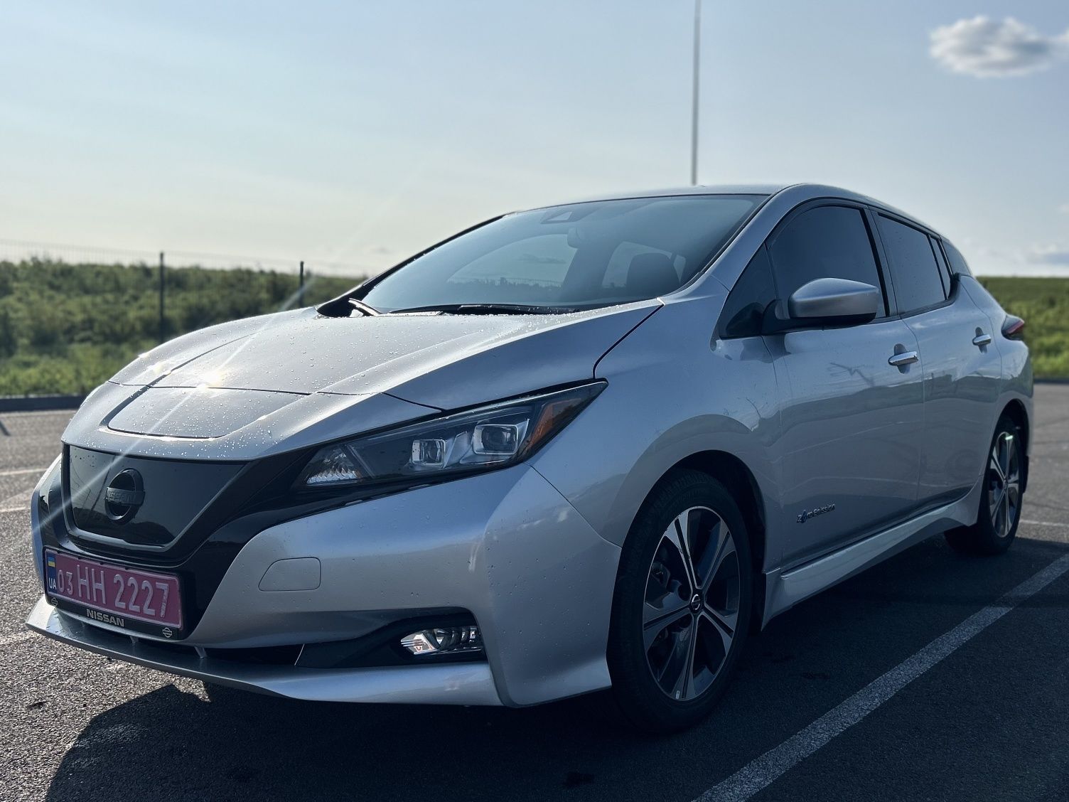 Nissan leaf ze1 2019