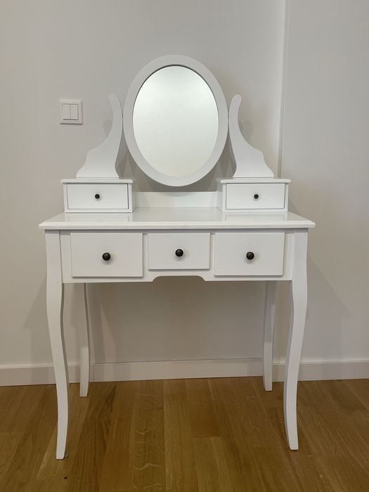 toaletka biała z lustrem