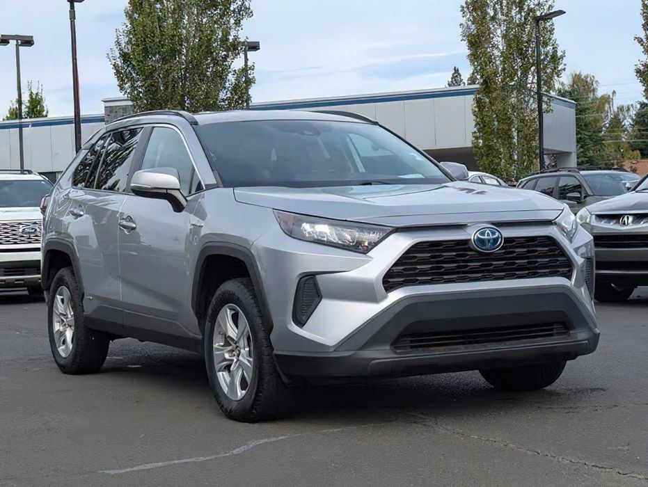 Toyota RAV4 Hybrid LE      2019