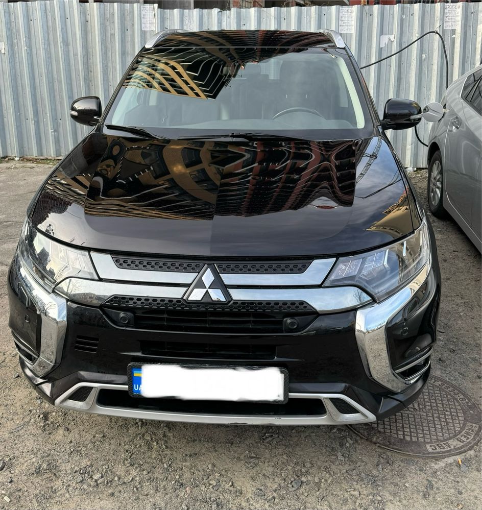 Авто Mitsubishi Outlander PHEV 2018