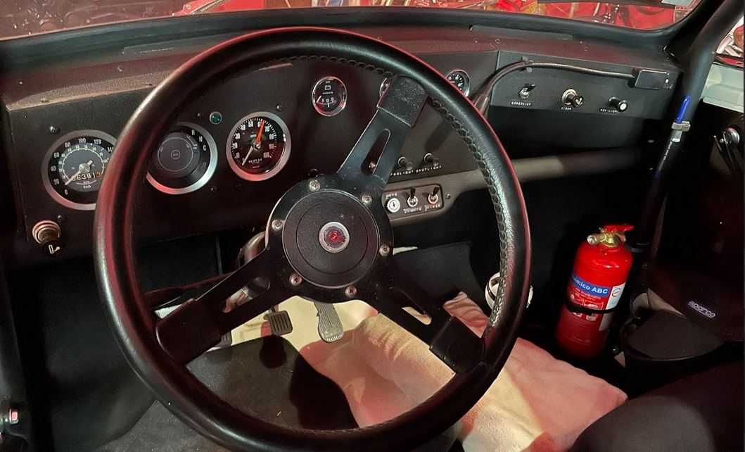 Mini 1275 GT para passeios e provas desportivas.