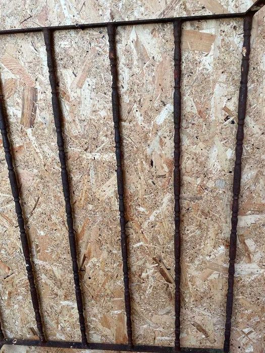 Gradeamento para janela em ferro antigo maciço