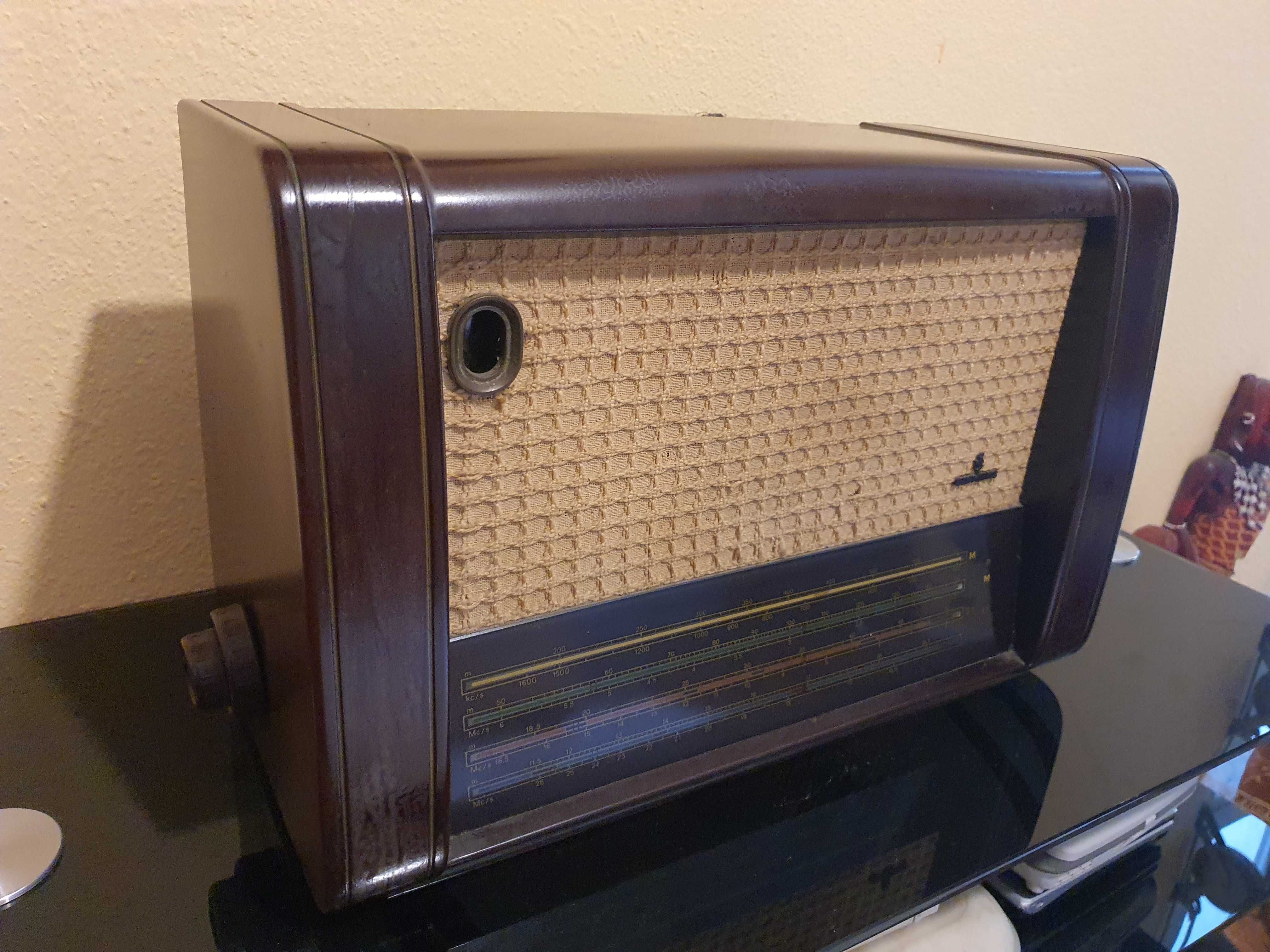Radio vintage Siemens do ano 1950