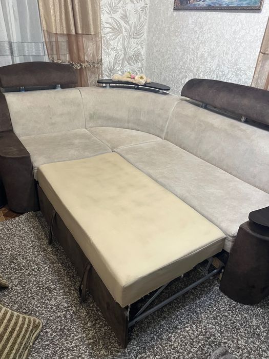 Кутовий диван в хорошому стані