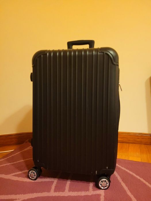 Mala preta de viagem