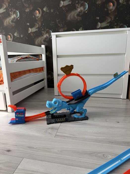 Трек hot wheels динозавр