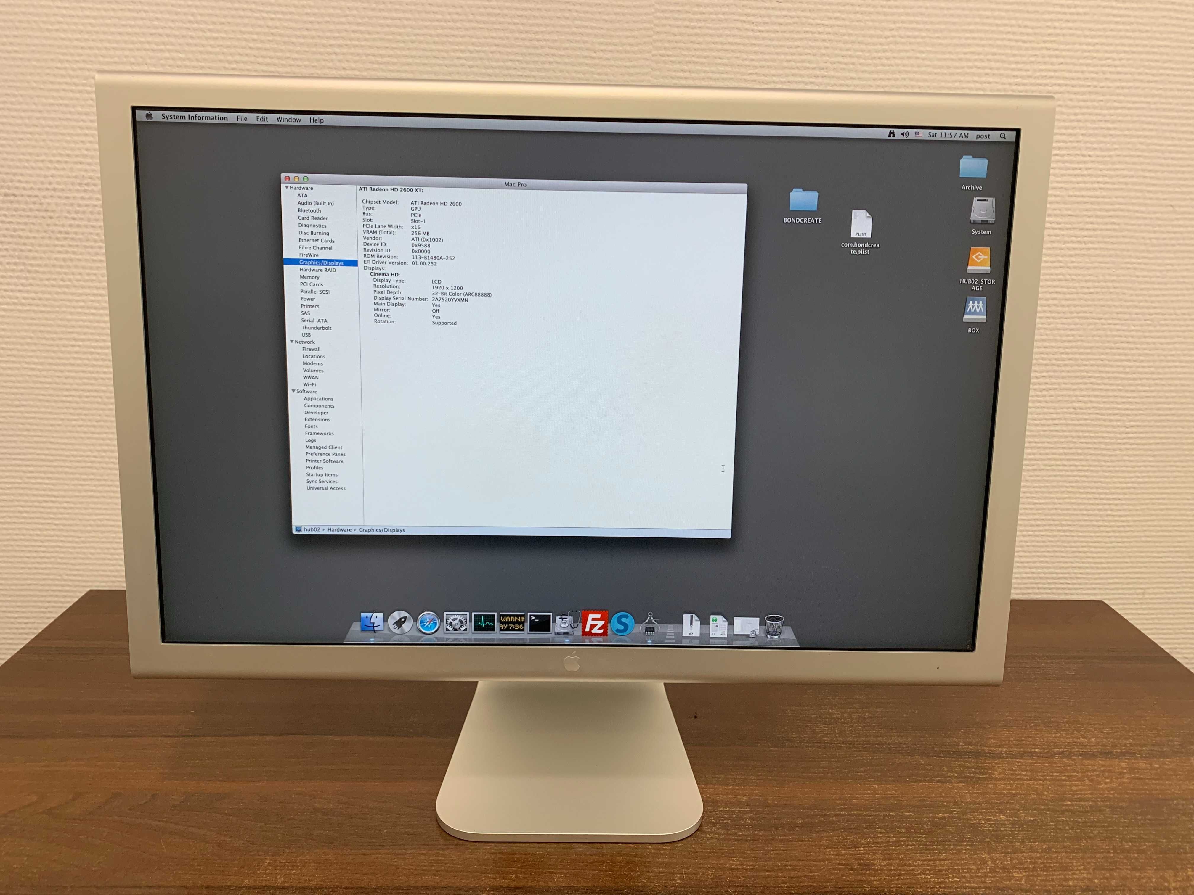 Apple Cinema Display 20" та 23"