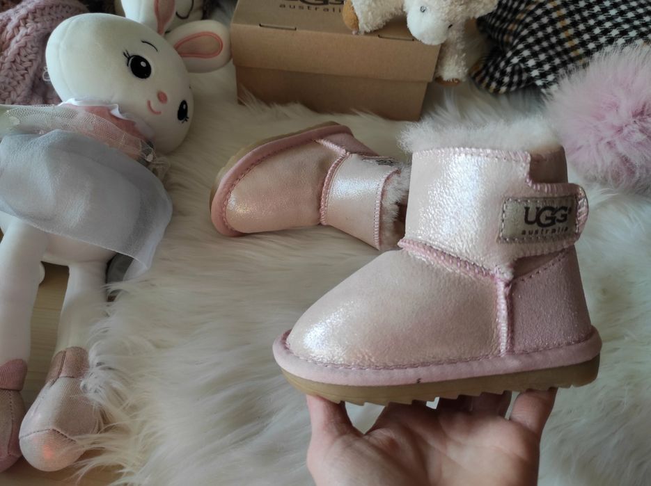 Дитячі уггі для дівчинки зимові чобітки овчина UGG Australia 19-30р