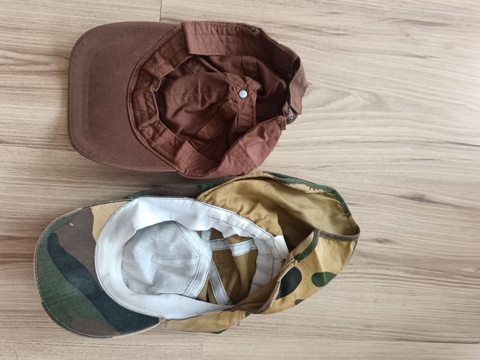 Dwie czapki z daszkiem dla chlopaka