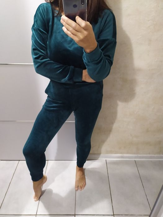 Dres welurowy polskiego producenta "La Perla"  rozm:36 ,S,M