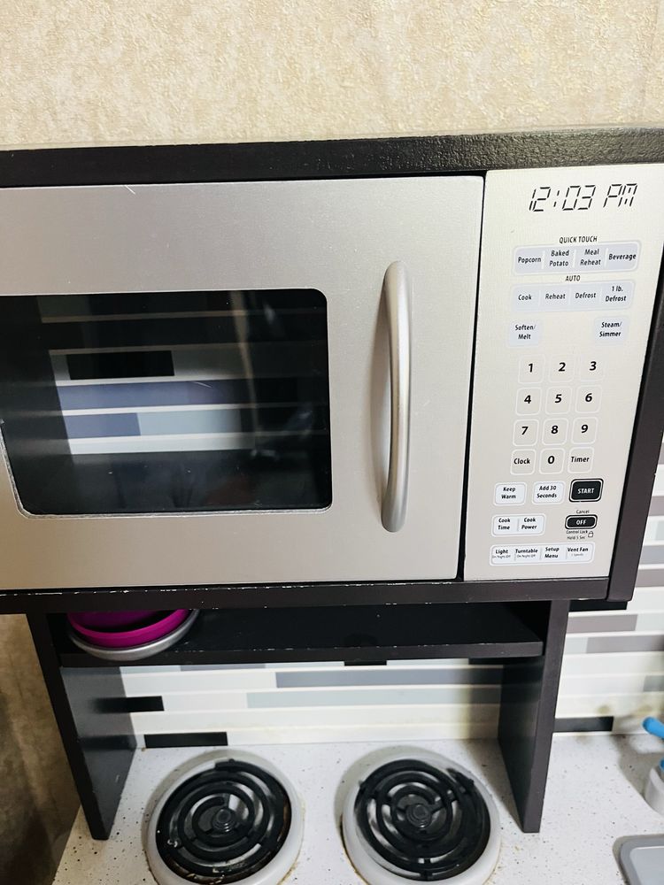 Продам детскую кухню из дерева