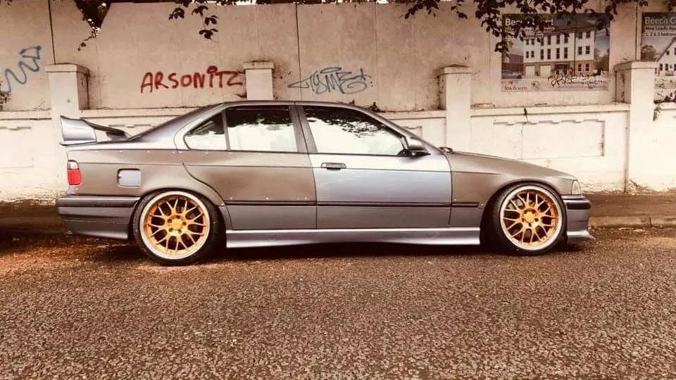 BMW 3 E36 SEDAN FELONY FORM POSZERZENIA NADKOLI 4 SZTUKI BODY KIT