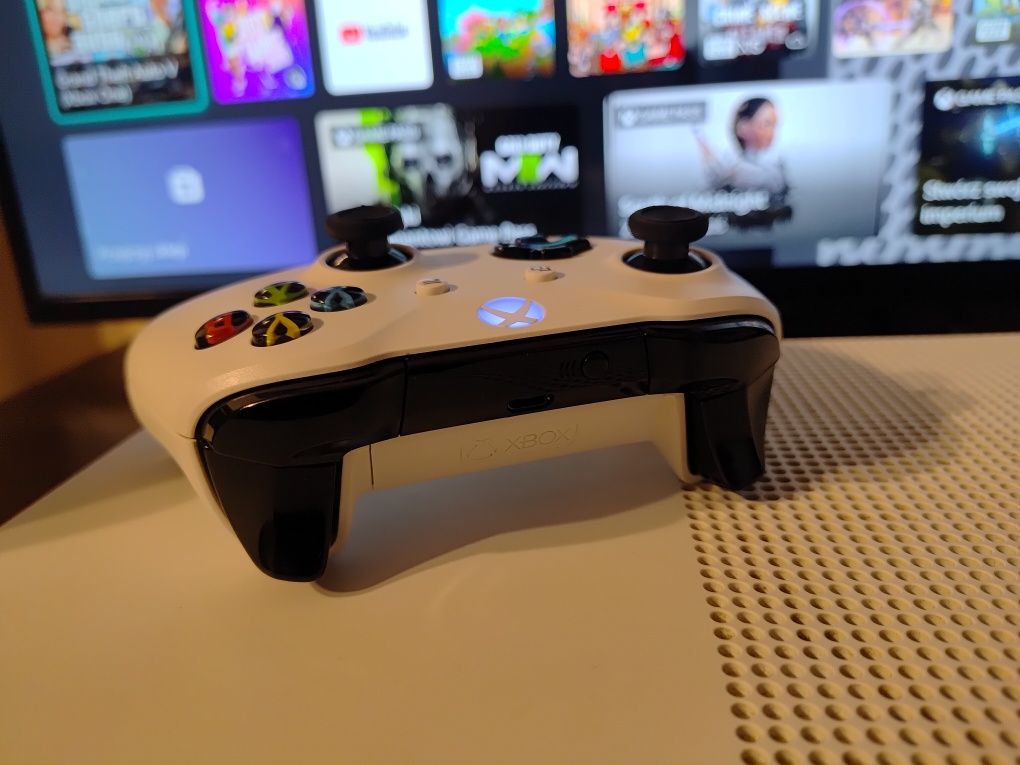 Konsola Xbox ONE S 1TB JAK NOWY Zestaw pad kable pudełko