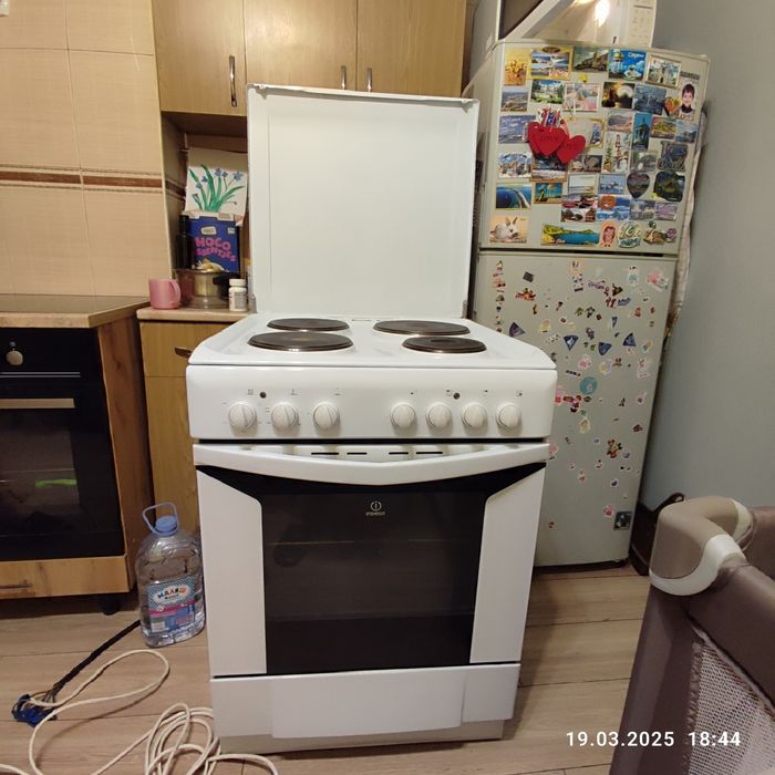 Плита электрическая б/у Indesit