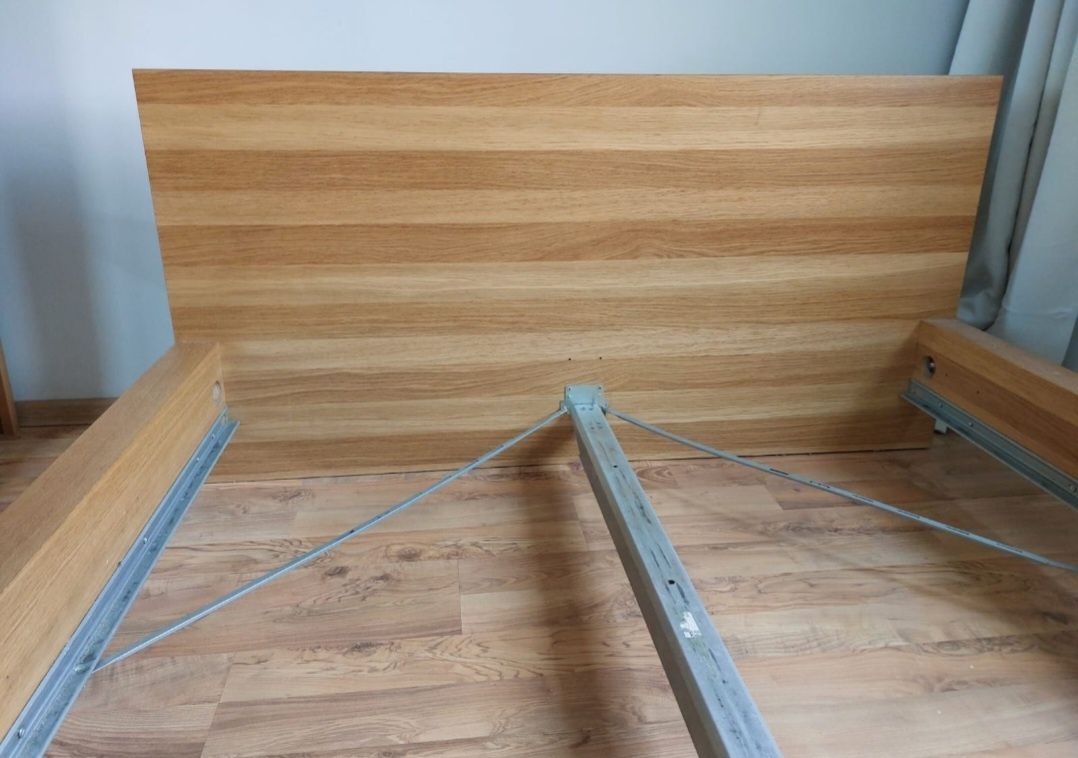 Solidna rama łóżka 140x200, z bazą pod stelaż