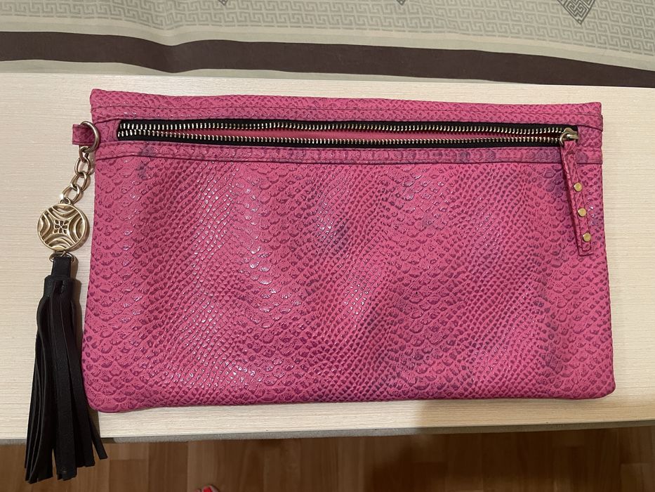 Сумка-клатч под кожу рептилии