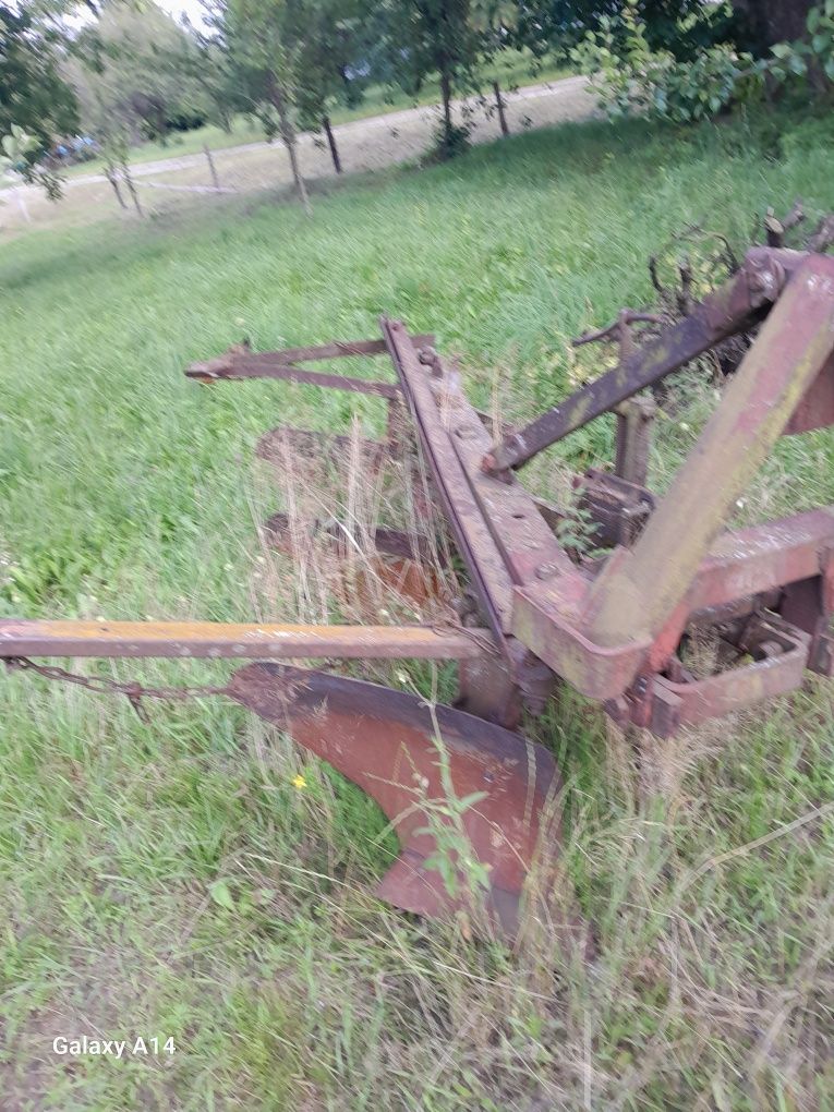 Продається плуг  плн 3. 35