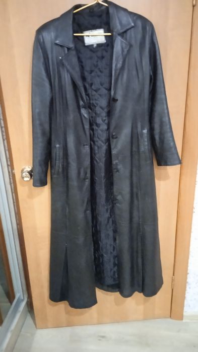 Шкіряне пальто ,на тонкому синтепоні,