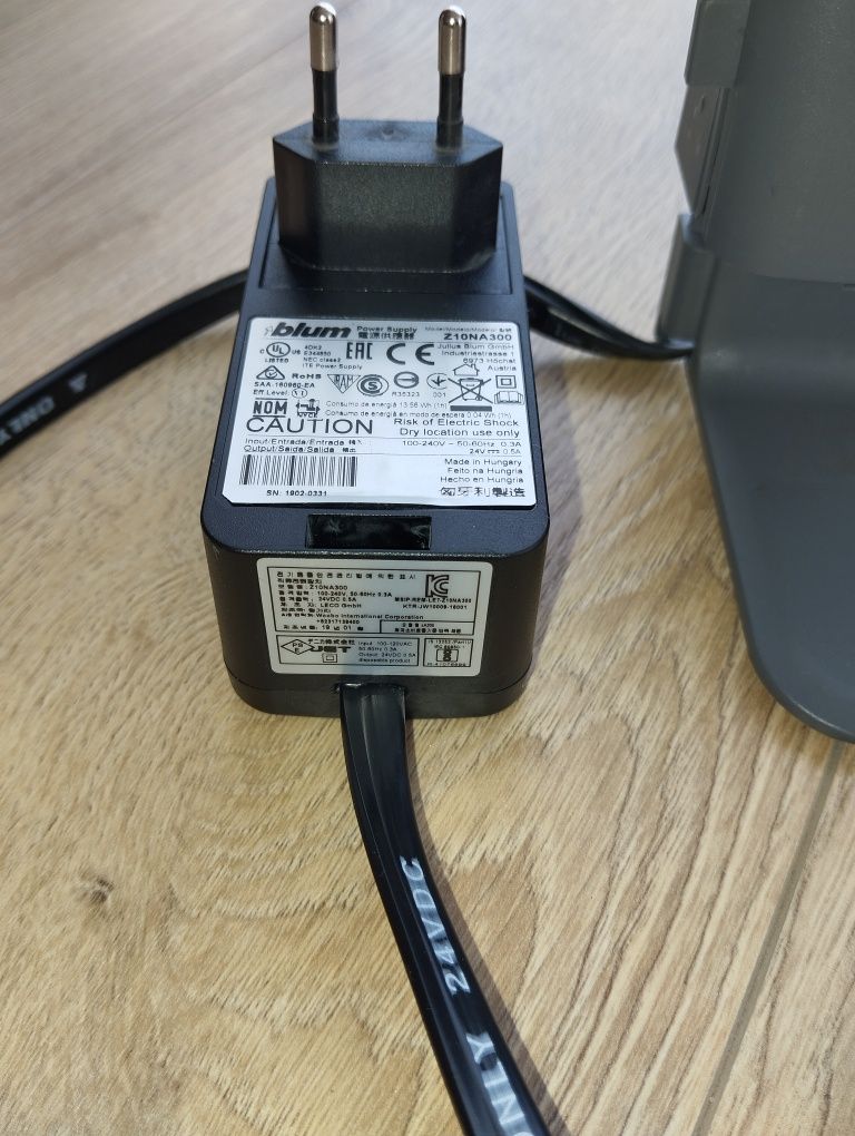 Otwieracz elektryczny BLUM napęd do szuflad UTRUSTA