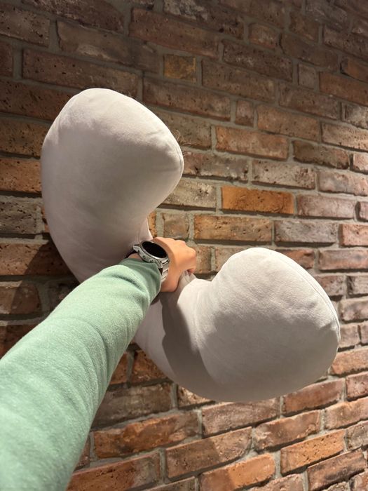 Poduszka do karmienia jersey z wkładem wodoodpornym Piapimo piaskowa