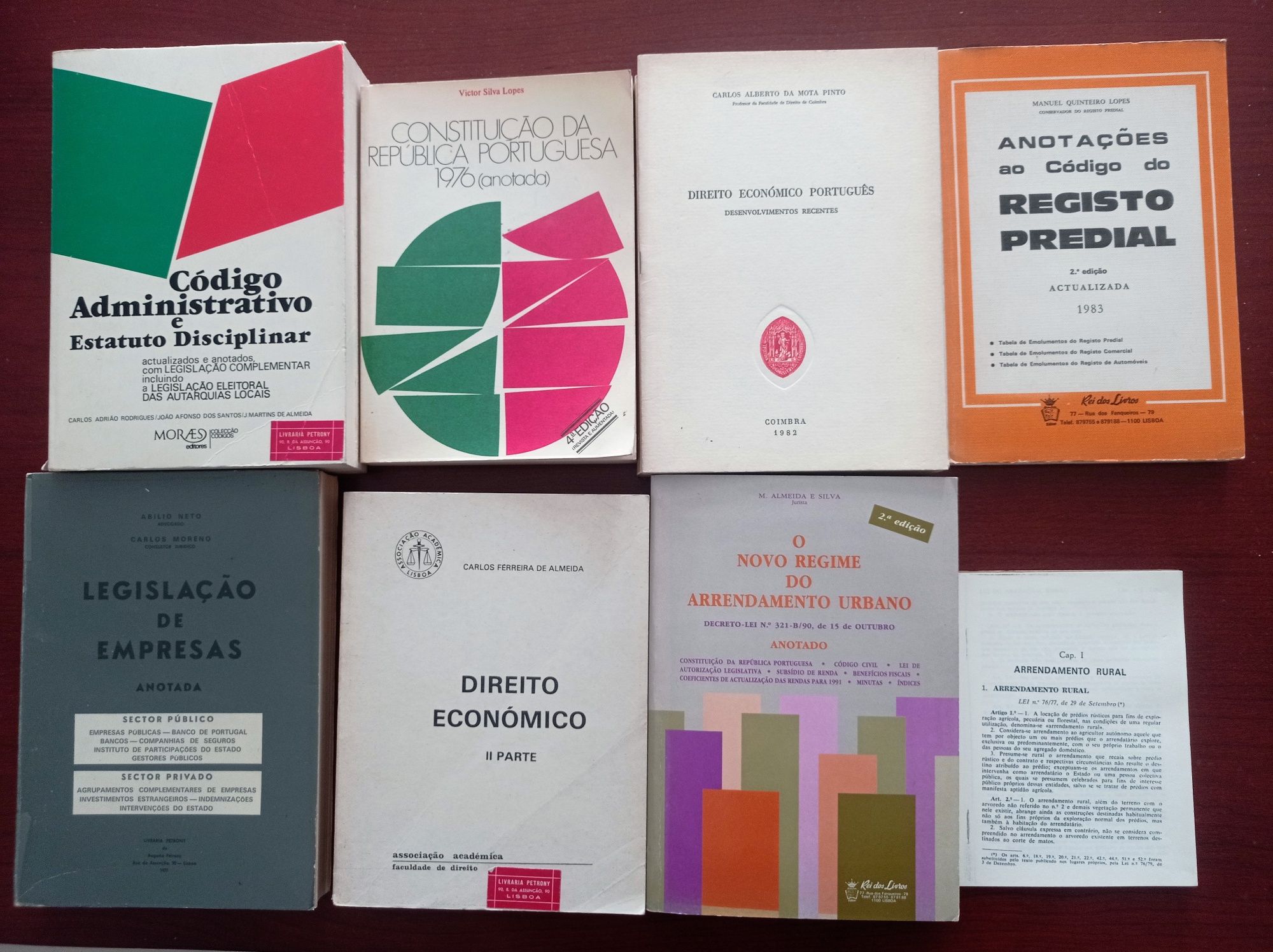 Livros de direito e economia